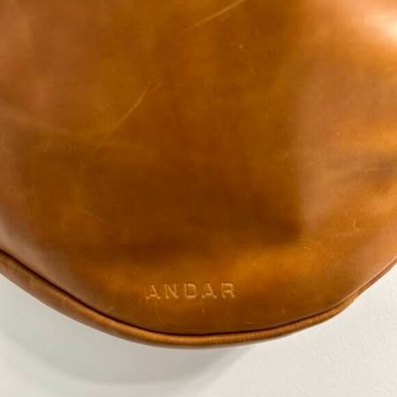 Andar Caramel Leather Crossbody Bag - Picture 6 of 6